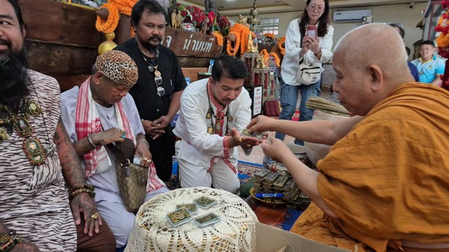 พิษณุโลก 5 จอมขมังเวทย์เลื่อมใสศรัทธาหลวงพ่อสำลีเข้ากราบขอพร