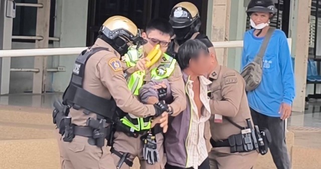 นครนายก-เด็กวัย8ขวบเดินผ่านหน้า รพ.เจอชายเมาเรียกบอกจะไปส่ง ยามเห็นผิดสังเกตุเรียกมาที่ป้อมโทรแจ้งตร.