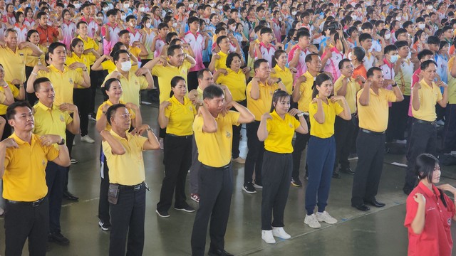 ปทุมธานี นักเรียนกว่า 80,000 คน ออกกำลังกาย ภายใต้โครงการเสริมสร้างสุขภาวะนักเรียนปทุมธานี ขยับกาย สร้างสุข