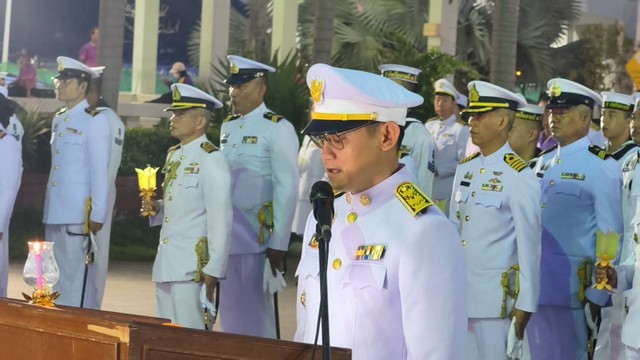 นอภ.สัตหีบ นำพสกนิกรทุกหมู่เหล่า จัดพิธีถวายราชสักการะ วางพานพุ่ม และจุดเทียนถวายพระพรชัยมงคล เฉลิมพระเกียรติสมเด็จพระนางเจ้าฯ พระบรมราชินี เนื่องในวันเฉลิมพระชนมพรรษา 3 มิถุนายน 2568