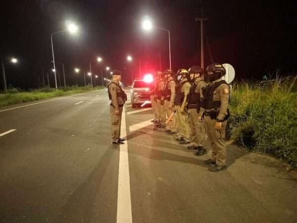 กาฬสินธุ์ตร.เมืองกาฬสินธุ์ตั้งจุดสกัดรวบ 4 เด็กแว้นแต่งท่อเสียงดัง