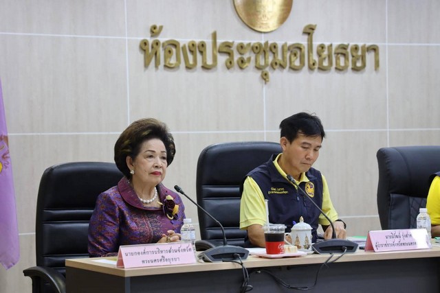อยุธยา – นายกองค์การบริหารส่วนจังหวัดพระนครศรีอยุธยา ร่วมต้อนรับคณะสว.พบประชาชนกลุ่มภาคกลาง (ตอนบน) ลงพื้นที่รับฟังเสียงประชาชน ประเด็นปัญหาการลักลอบทิ้งกากอุตสาหกรรมในพื้นที่อำเภอภาชี และอำเภออุทัย