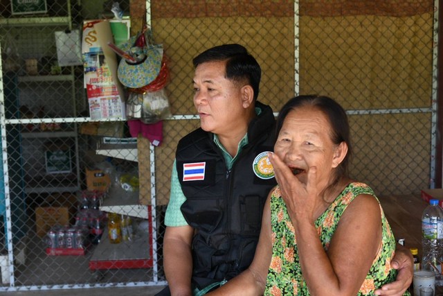 บุรีรัมย์ นายกมาแล้วหวานเจี๊ยบถึงบ้านยายไหว้แทงค์น้ำให้เป็นปัญหาเร่งด่วน