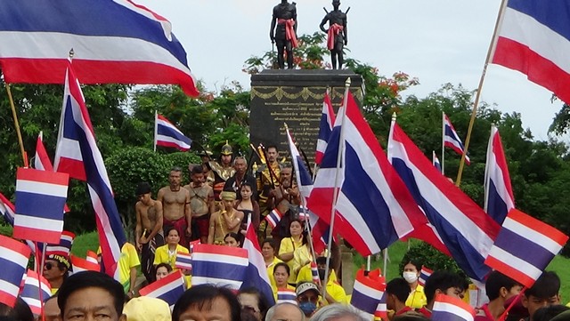 อ่างทอง -กลุ่มพลังมวลชนรวมพลังส่งใจให้ทหารที่รักษาอธิปไตยแนวชายแดน