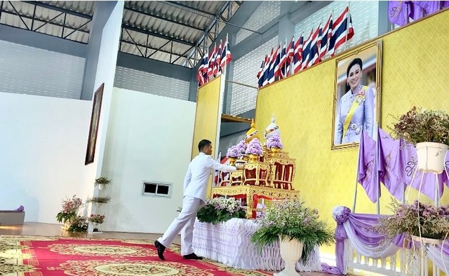 ตราด อ.คลองใหญ่ จัดพิธีเจริญพระพุทธมนต์และทำบุญตักบาตรถวายพระราชกุศล สมเด็จพระนางเจ้าฯ พระบรมราชินี เนื่องในโอกาสวันเฉลิมพระชนมพรรษา 3 มิถุนายน 2568