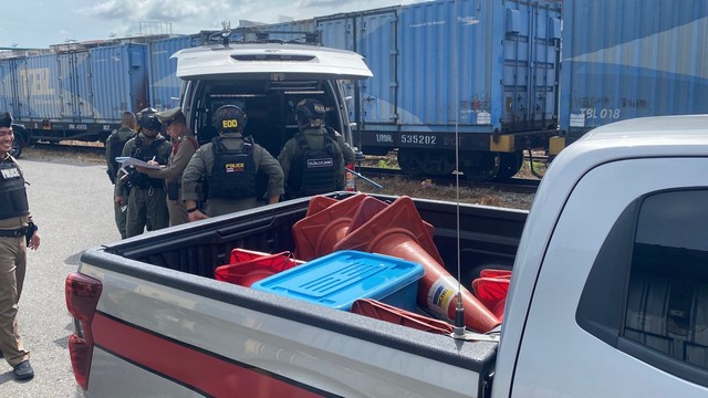 สงขลา-พบ”กระสุนปืนรถถัง”ริมรางรถไฟสถานี 2 กลางเมืองหาดใหญ่คาดยังไม่ผ่านการใช้งาน