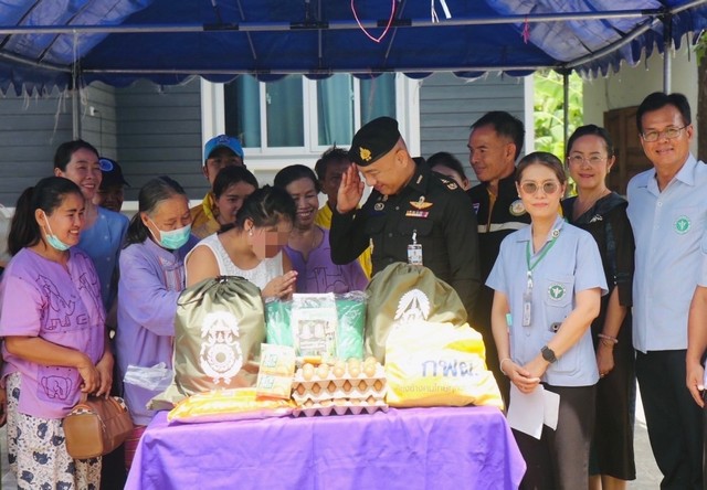 ลำปาง-มทบ.32 ลงพื้นที่เยี่ยมเยียนเติมกำลังใจผู้ป่วยในพระราชานุเคราะห์