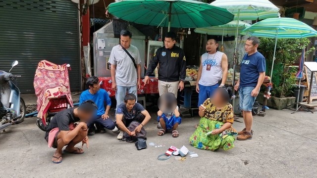 ชลบุรี-ตร.พัทยา ผงะเจอ ด.ช.13 ปี ค้ายาซอยจอมเทียน หลังกวาดล้างเข้มข้น ได้ตัวเอเย่นต์เจ้าเก่าถูกจับนับไม่ถ้วน ประกันตัว ตัดกำไรอีเอ็ม เดินขายเย้ยกฎหมาย