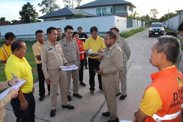 ร้อยเอ็ด…ผู้ว่าฯร้อยเอ็ด ลงพื้นที่แก้ไขปัญหาน้ำท่วมขัง บริเวณถนนปัทมานนท์ สั่งการเร่งรัด เพื่อบรรเทาความเดือดร้อนของประชาชน