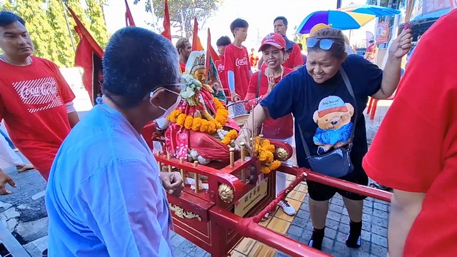 สงขลา-ขบวนแห่พระงานสมโภชปู่ทวดหัวเขาแดง ได้นำพระและสิ่งศักดิ์สิทธิ์จากศาลเจ้าต่างๆในจังหวัดสงขลา