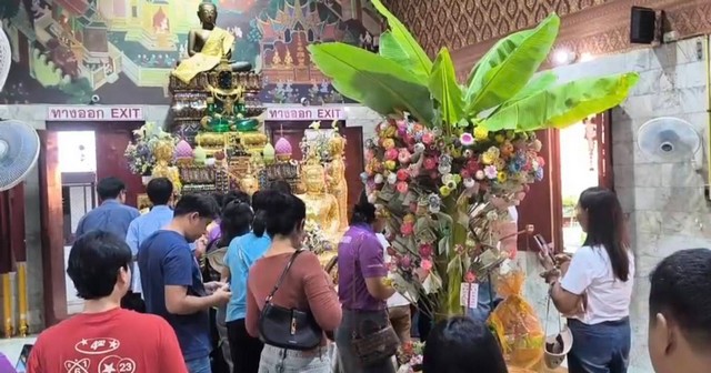 นครนายก – โค้งสุดท้ายนักท่องเที่ยวเข้าส่องเลขเด็ดอ่างน้ำมนต์วัดหลวงพ่อปากแดง พร้อมขอพร โชคลาภ ธุรกิจ หน้าที่การงาน ใกล้วันหวยออก