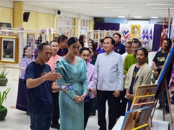 สุโขทัย-ผู้ช่วยรัฐมนตรีประจำกระทรวงวัฒนธรรมเป็นประธานในพิธีเปิดกิจกรรมการขยายผลภูมิปัญญาศิลปินสู่การพัฒนาอาชีพ 70 พรรษา สมเด็จพระกนิษฐาธิราชเจ้า