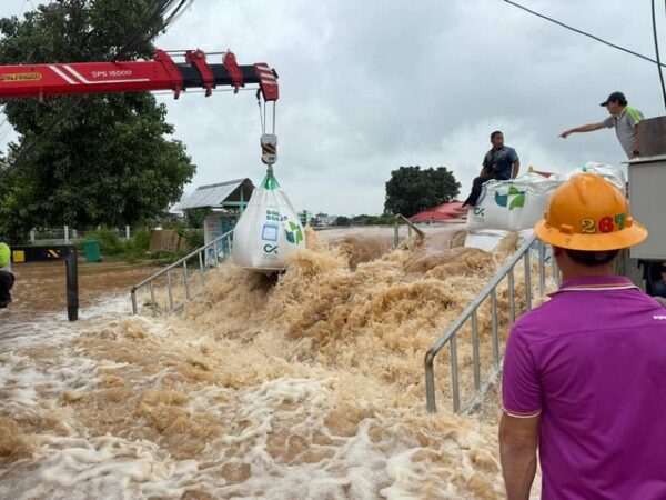 สุโขทัย-มวลน้ำยมสุโขทัยยังเพิ่มเอ่อล้นตลิ่งต่อเนื่อง