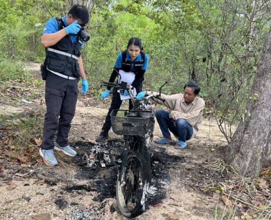 มุกดาหาร​ -​ไฟเผาวอด! จยย.หนุ่มใหญ่วัย 41 ถูกไฟไหม้ขณะเข้าไปเก็บเห็ดกลางป่าภูหินขัน – ยังไม่ชัดสาเหตุ