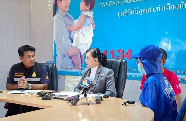 ปทุมธานี แม่พาลูกสาว 8 ขวบ ป.3 เดินทางจากศรีสะเกษ ร้องทุกข์ “ ปวีณา“ ลูกสาวถูกเจ้าอาวาสล่อลวงไปละเมิดทางเพศ อนาจารในห้องน้ำวัดข้างโรงเรียน