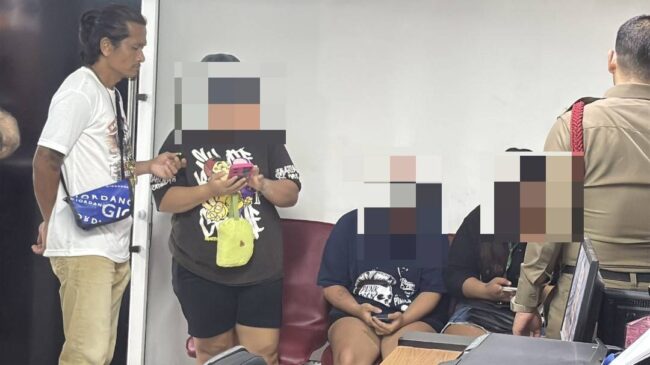 ชลบุรี-สาวรวมตัวแจ้งจับ หนุ่มไรเดอร์ หลอกอึ๊บสาว ถ่ายคลิปแบล็คเมล์ ทำร้ายร่างกาย