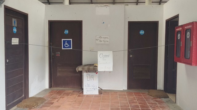 พังงา-!!ชาวบ้านสุดจะทนแล้วนะ!!ห้องน้ำบริการนักท่องเที่ยวใช้ไม่ได้แรมปี นทท.นักท่องเที่ยวเดือดร้อน