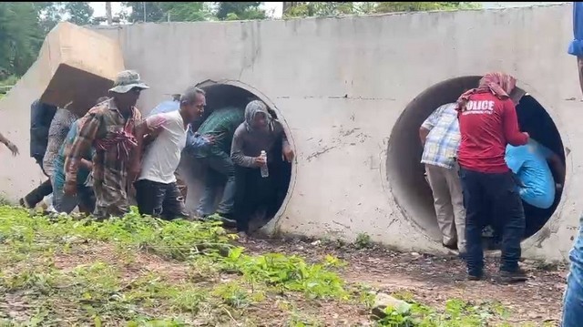 บุรีรัมย์ ตร.ชายแดน ฝึกเข้มยุทธวิธีรับมือข้าศึก ซ้อมคุ้มกันประชาชนอพยพรับภัยสงคราม