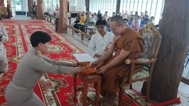 ชลบุรี #ผอ.สำนักงานพระพุทธศาสนา จ.ชลบุรี พร้อมด้วย ผอ.กลุ่มส่งเสริมพระพุทธศาสนาและกิจการพิเศษ นำตราตั้งวัด มามอบให้กับ วัดป่าศรัทธานิมิต