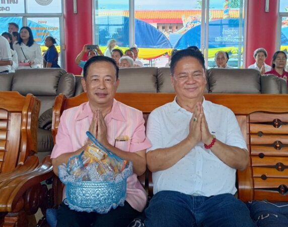 กาฬสินธุ์-“ส.ส.หมู วิรัช”ร่วมงานบุญคุ้ม สืบสานประเพณีดีงามชาวชุมชนเทศบาลเมืองกาฬสินธุ์