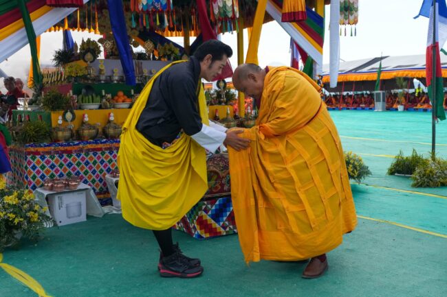 Gelephu International Airport Construction Begins สมเด็จพระราชาธิบดีจิกมี เคเซอร์ นัมเกล วังชุก  เสด็จเป็นองค์ประธานในพิธีเปิดการก่อสร้างสนามบินนานาชาติเกเลพูอย่างเป็นทางการ