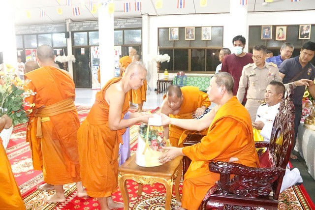 สัตหีบ พิธีสมโภชสัญญาบัตร สมณศักดิ์ พัดยศและผ้าไตรพระราชทาน พระครูวิสุทธิ์ธรรมานุสิฐ เจ้าอาวาสวัดราษฎร์ เป็นชั้นเอก