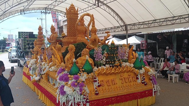 เพชรบูรณ์ – สีสัน สองอำเภอจัดงานประเพณีแห่เทียนพรรษายิ่งใหญ่