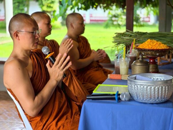 เชียงใหม่-พระครูอ๊อด วัดเจดีย์หลวง ไถ่ชีวิตวัวพ่อพันธุ์แม่พันธุ์ 6 ตัว ก่อนถูกส่งเข้าโรงเชือด – มอบต่อให้มูลนิธิส่งเสริมอาชีพครอบครัวตำรวจและครูดูแลต่อ