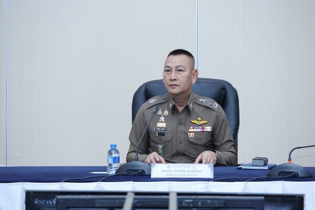 ผู้บัญชาการตำรวจแห่งชาติสั่งตำรวจทุกพื้นที่ทั่วประเทศกวาดล้างผู้ค้ายาเสพติดในชุมชน ผู้เสพส่งบำบัด สร้างชุมชนปลอดภัย ตามนโยบายรัฐบาล NO Drugs NO Dealers คาดโทษหนักหัวหน้าสถานีและผู้บังคับการพื้นที่ปล่อยปละละเลย