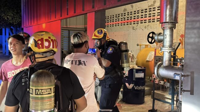 ชลบุรี-โรงน้ำแข็งแอมโมเนียรั่ว จนท. อพยพชาวบ้านวุ่น โชคดีไร้เจ็บ