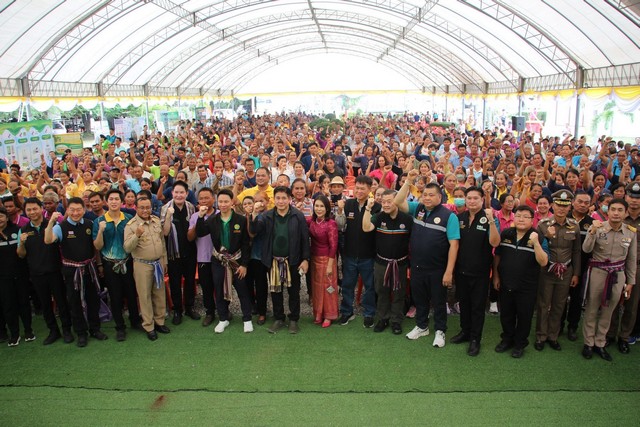 ร้อยเอ็ด…รมว.เกษตรฯ “อรรถกร” ลงพื้นที่ร้อยเอ็ด มอบนโยบายและปัจจัยการผลิต ฟื้นฟูเกษตรผู้ประสบอุทกภัย ตั้งเป้าเพิ่มประสิทธิภาพข้าวอย่างยั่งยืน