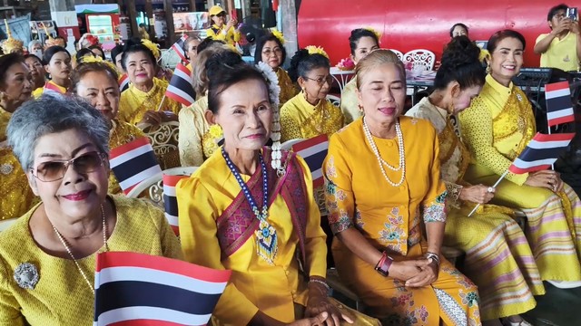 สงขลา-ชมรมบ้านเพื่อนเพลงสงขลา จัดงานสวมเสื้อเหลือง โบกธงชาติไทย ถวายพระพรชัย พระบาทสมเด็จพระเจ้าอยู่หัว เนื่องในวโรกาสเฉลิมพระชนมพรรษา 28 กรกฎาคม 2568