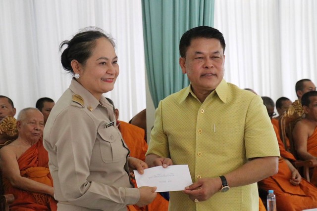 สงขลา-“สุพิศ พิทักษ์ธรรม” ทำบุญใหญ่ วันเกิดครบ 60 ปี นิมนต์พระสงฆ์ 60 รูป อุทิศส่วนกุศลแด่บรรพบุรุษ พร้อมมอบทุนการศึกษาสามเณร 66 รูป ด้าน รมช.มหาดไทย ร่วมอวยพรขอให้เป็นที่พึ่งของชาวสงขลาตลอดไป