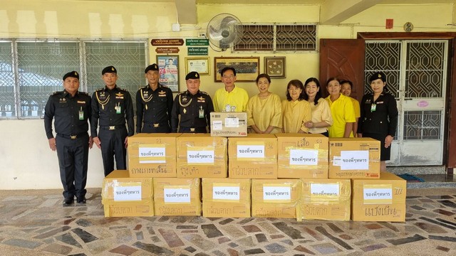 พิษณุโลก กองทัพภาคที่ 3 รับมอบสิ่งของสนับสนุนทหารชายแดนไทย – กัมพูชา จากภาคประชาชนและคณะสงฆ์จังหวัดพิษณุโลก