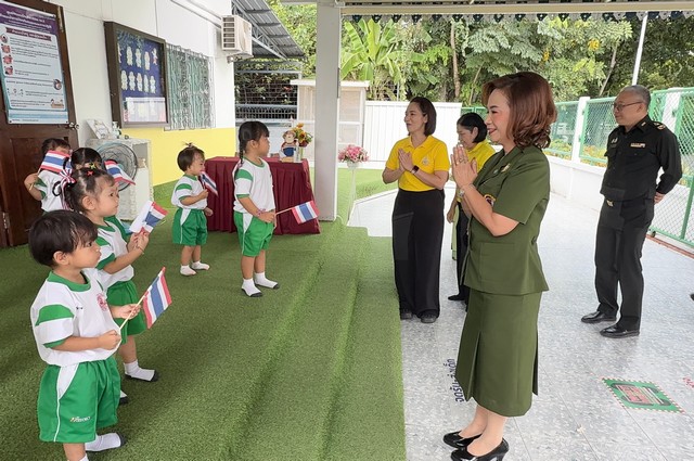 พิษณุโลก สมาคมแม่บ้านทหารบก สาขากองทัพภาคที่ 3 จัดเลี้ยงอาหารกลางวัน สร้างรอยยิ้มให้เด็กเล็กในค่ายสมเด็จพระนเรศวรมหาราช และค่ายสมเด็จพระเอกาทศรถ