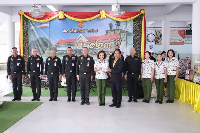 พิษณุโลก มทภ.3 พร้อมด้วย ปธ.สมาคมแม่บ้าน ทบ. สาขา ทภ.3 เป็นประธานกิจกรรมเลี้ยงอาหารกลางวันเด็กนักเรียน เนื่องในวัน สถาปนา ทภ.3 ครบรอบ 123 ปี