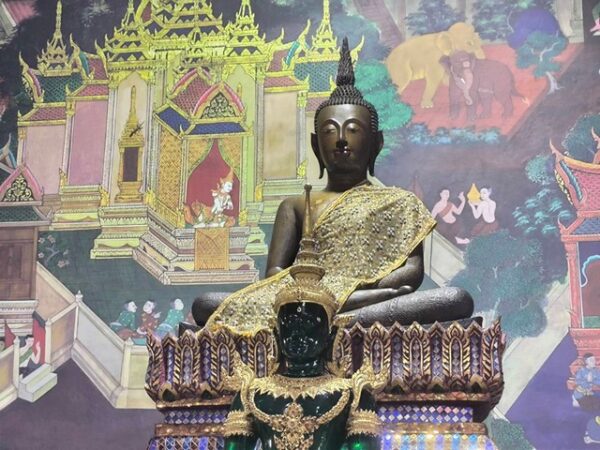 นครนายก – โค้งสุดท้ายนักท่องเที่ยวเข้าส่องเลขเด็ดอ่างน้ำมนต์วัดหลวงพ่อปากแดง พร้อมขอพร โชคลาภ ธุรกิจ หน้าที่การงาน ใกล้วันหวยออก