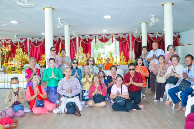 ปทุมธานี นำสมาชิกคณะญาติธรรมลำลูกกา ร่วมเดินทางทำบุญตามวัดและสถานที่สำคัญทางพระพุทธศาสนาและท่องเที่ยววัฒนธรรม