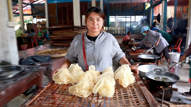 พิจิตร-ข้าวเม่าพอกเงินล้านวัดหาดมูลกระบือของอร่อยคู่งานของอร่อยคู่งานแข่งเรือเมืองชาละวัน 