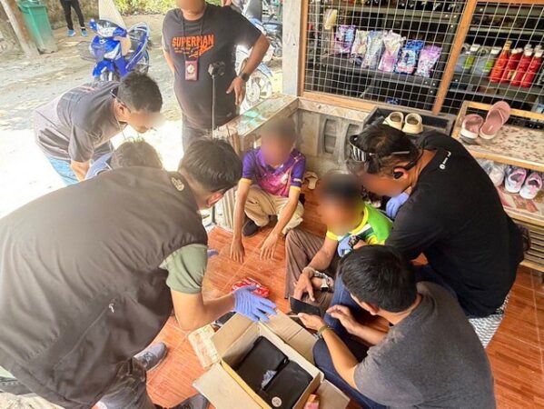 นราธิวาส-เจ้าหน้าที่ 3 ฝ่ายนราธิวาส สนธิกำลังเข้าจับกุม ผู้ค้ายาเสพติดในพื้นที่อำเภอเจาะไอร้อง นราธิวาส ยึด ของกลางยาบ้ากว่า 3 หมื่นเม็ด