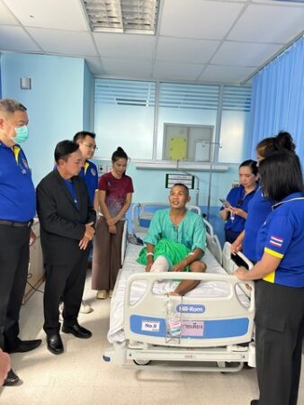 กองอำนวยการรักษาความมั่นคงภายในราชอาณาจักร หลักสูตรพัฒนาหลักสัมพันธ์ เครือข่ายความมั่นคงระดับผู้บริหาร (กอ.รมน พคบ9) เข้าช่วยเหลือและให้กำลังใจทหารกล้า ที่สู้รบชายแดนไทยกัมพูชา