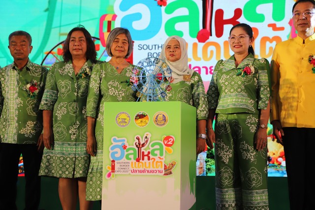 ปัตตานี – ผู้ว่าฯหญิงปัตตานีเปิดงานแสดงสินค้า พร้อมการเจรจาธุรกิจ เพื่อสื่อสารประชาสัมพันธ์ สร้างความเชื่อมั่นด้านการค้าการลงทุน รวมถึงการท่องเที่ยวของจังหวัดชายแดนภาคใต้ ภายใต้ชื่อ ฮัลโหลแดนใต้ปลายด้ามขวาน