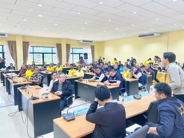 ตราด-ฝ่ายค้าน” เยือนอำเภอคลองใหญ่ จ.ตราด รับฟังปัญหาชายแดนไทย-กัมพูชา ด้านผู้ประกอบการขอมาตรการช่วยเหลือเร่งด่วน