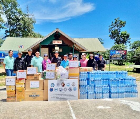 ตราด สมาคมการประมงตราด ร่วมกับ สมาคมการประมงแห่งประเทศไทย นำสิ่งของอุปโภค บริโภค มอบให้กับทหารที่ปฏิบัติภารกิจตามแนวชายแดนในพื้นที่จังหวัดตราด