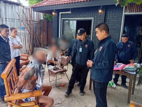 สุราษฎร์ธานี-ตม.จว.สุราษฎร์ธานี สนธิกำลัง รวบ 2 หนุ่มเลบานอน เปิดธุรกิจร้านอาหารบังหน้า ลักลอบค้ายาเสพติดและเปิดรักษาทางการแพทย์แผนจีน คาดเปิดบริษัทโดยใช้คนไทยเป็นนอมินี