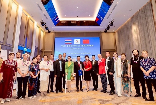 ”อดีตรัฐมนตรีอลงกรณ์“เชิดชูศิลปะภาพวาดพู่กันจีนเป็นเสมือนฑูตวัฒนธรรมสานสัมพันธ์”ไทย-จีน“ชื่นชมสมาคมการค้าไทย-จีนฯและพิพิธภัณฑ์หงหูจัดนิทรรศการศิลปะภาพวาดพู่กันจีนฉลองมิตรภาพ50ปี2ชาติ