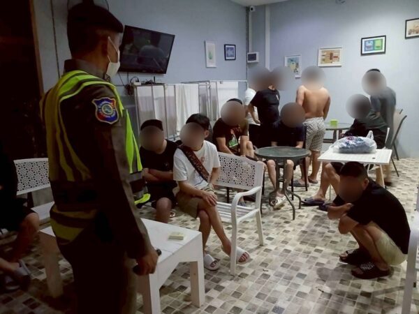 “เชียงราย”มาได้อย่างไร!!ตร.เชียงราย ตม.เชียงราย ตร.ท่องเที่ยวรวบชาวจีน18รายลักลอบเข้าเมืองผิดกฎหมาย”