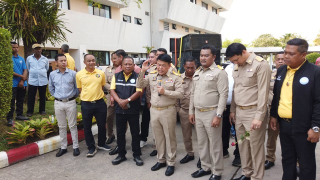 สงขลา-มวลชนแห่หนุน “สุพิศ พิทักษ์ธรรม” สู้ศึกดราม่า เงินกู้ 2,000 ล้าน ลั่นทำเพื่อประชาชน ไม่หวั่นถูกโจมตี