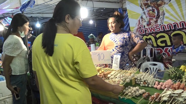 สงขลา-เรือประมงสงขลา ทั้งขนาดเล็กและขนาดใหญ่ ทยอยกลับเข้าฝั่ง ขนถ่ายสินค้าสัตว์น้ำขึ้นท่า เพื่อรองรับงานเทศกาลอาหาร 2 ทะเล ครั้งที่ 24