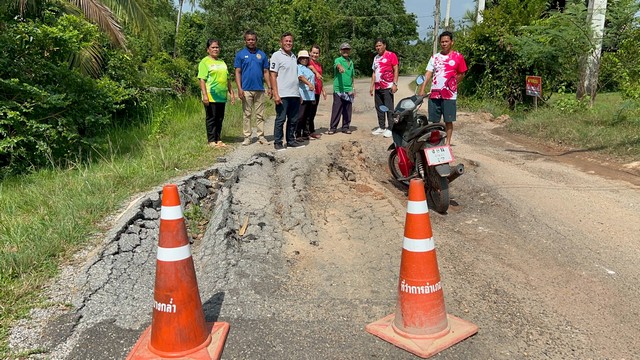สงขลา-“ทนไม่ไหวแล้ว”ชาวสงขลาหลายอำเภอลุกขึ้นทวงสิทธิ์ หลังรอคอยถนนดีๆ